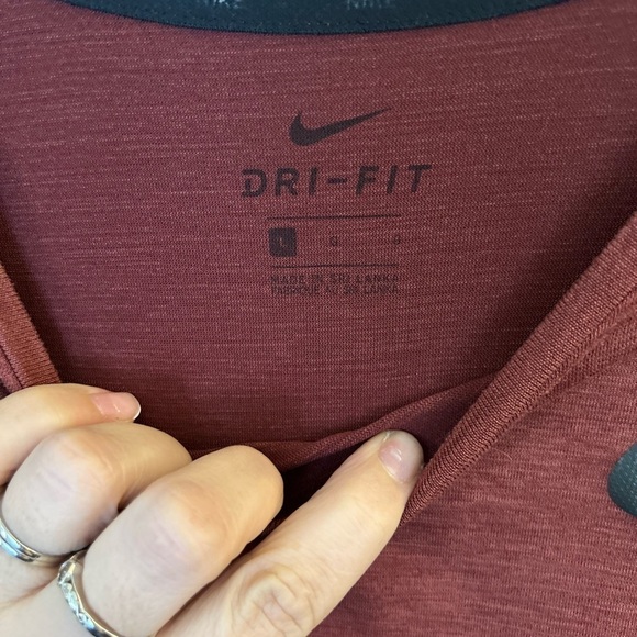 Nike Dri Fit Large Breathe Lightweight
Athletic T Shirt Maroon Red, Men's - Picture 3 of 8